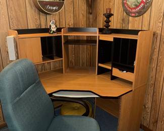 CORNER DESK & DESK CHAIR