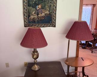 SIDE TABLE & LAMP