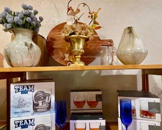 BARWARE, DUCKS UNLIMITED REUSABLE ICE CUBES, FLORAL DECOR AND VASES