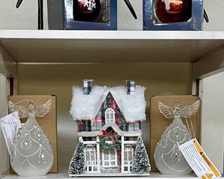 CHRISTMAS ORNAMENTS & DECOR, BLOWN GLASS COLLEGIATE ORNAMENTS