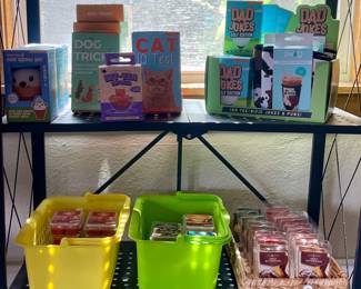 ANIMAL THEMED GIFTWARES, CANDLE MELTS