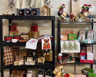 BEAUTIFUL CHRISTMAS DECOR , PLASTIC SHELVING 