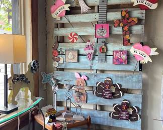 ROUND TOP COLLECTION 