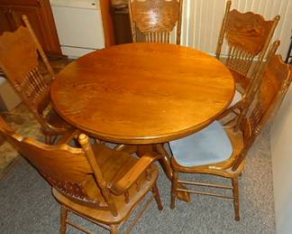6 solid oak chairs, round oak table plus leaf