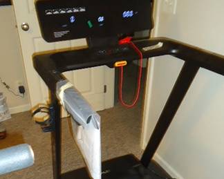 Owa digital treadmill with pulse, speed, calorie count and more
