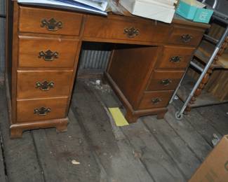 Knee Hole Desk 