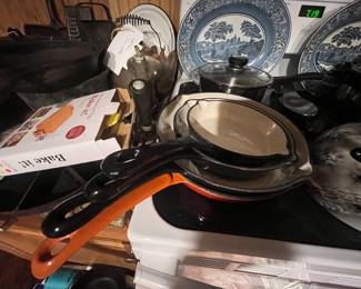 Cast iron enamel skillets