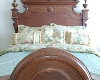 Victorian Queen/Full bed