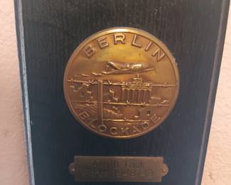 Vintage Berlin Blockade commemorative plaque featuring a brass medallion with an aircraft flying over the Berlin Brandenburg Gate.