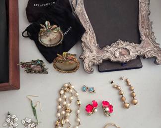 Jewelry, Jay Strongwater frames