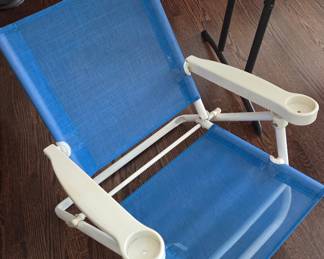 Beach chair with cup holders