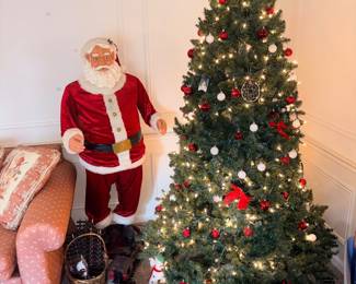 Dancing Santa & Lighted Christmas Tree w/Ornaments & Train!