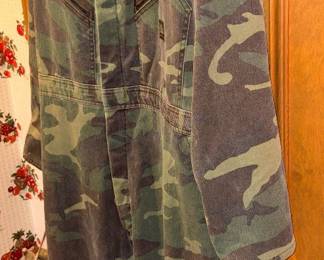 Men's Hunting Clothing XL!