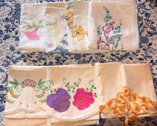 Vtg Embroidered Pillow Cases!