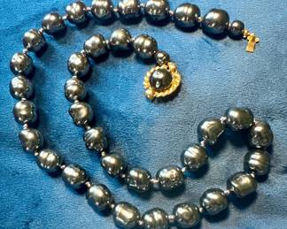 Vintage Chanel Necklace (1981)