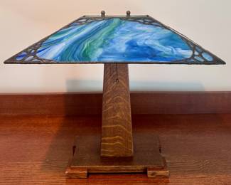 Arts & Craft Style Stained Glass Lamp