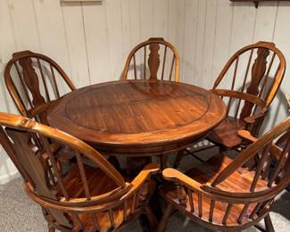 Ding Table with 6 Chairs and 2 Leaves