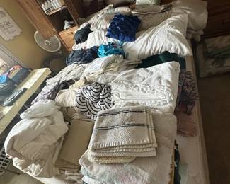 BEDDDING  TOWELS  PILLOWS