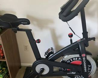SCHWINN IC3 INDOOR CYCLING BIKE  LIKE NEW