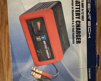 TOOLS  BATTERY CHARGER