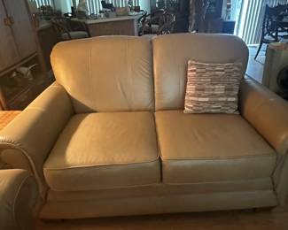 FURNITURE  LAZBOY LEATHER LOVESEAT