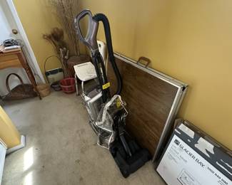 SHARK SWEEPER  FOLDING TABLE
