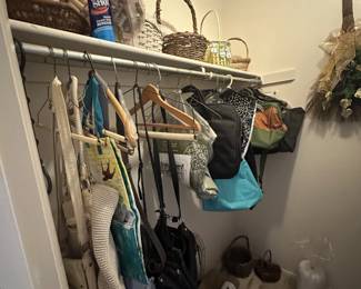 PUSES  BAGS  BASKETS