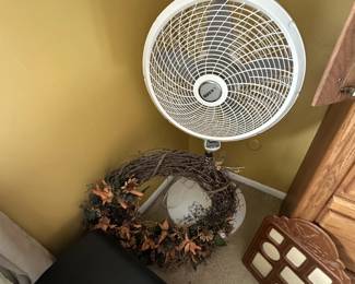 LASKO FLOOR FAN