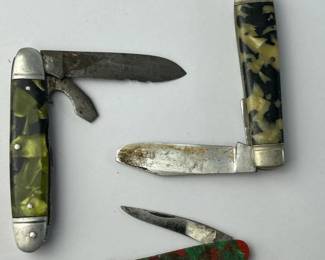 002 threevintagepocketkniveswithcellulo