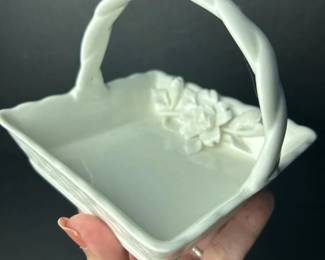 068 antiquereflectionssmallwhiteporcelai