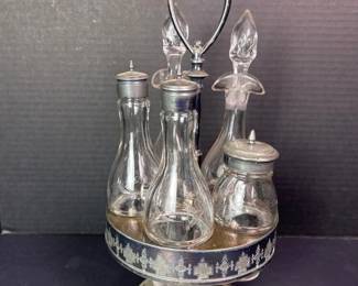 131 vintagesilverplated5bottlecruetcas