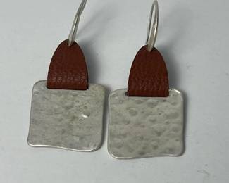 011 hammeredtexturesilvertoneandleather