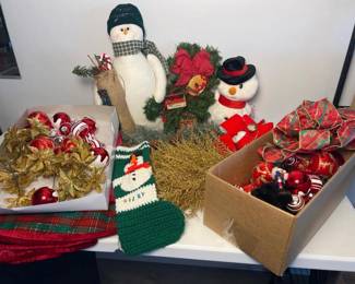 243 holidaydcorlotornamentsnutcrackers
