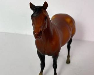 126 breyerbrownbayhorsefigurine