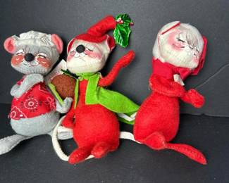 034 vintageannaleechristmascarolermouse