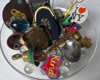 153 vintagecollectibleslotkeychainsthimb