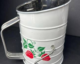 032 telefloras3cuphandcrankmetalflour