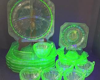 192 vintagegreenuraniumglassdepressione