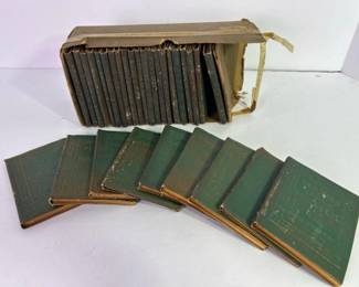 091 vintagelibraryofminiaturebookswith