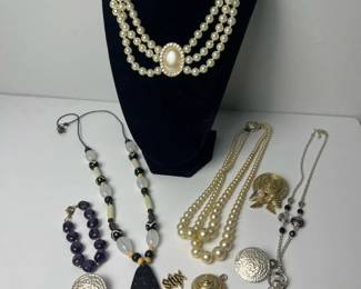 156 vintagecostumejewelrylot