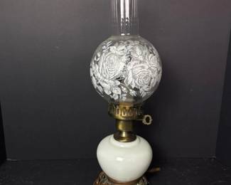 179 vintagehurricanetablelampwithfloral