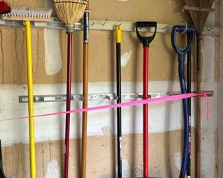 535 assortedyardgardentoolslotshovelsr