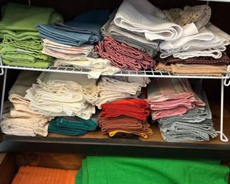 257 assortedlinenlotnapkinstableclothsd