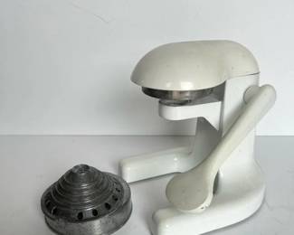 014 vintagemanualcastmetalcitrusjuicer