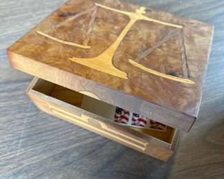 168 handcraftedwoodenkeepsakeboxwithsca