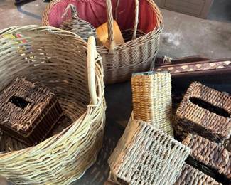 583 largelotofhandwovenrattanbasketsti