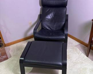 042 ikeapongblackleatherloungechairot