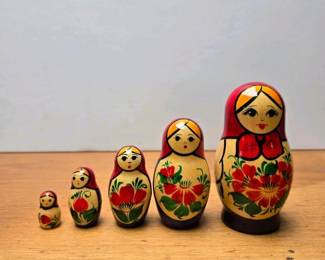 001 5piecerussianmatryoshkanestingdolls