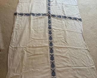 256 vintagehandembroideredlinentableclot