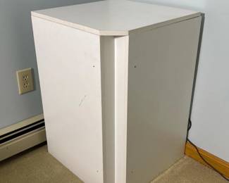 387 whitelaundryhampercabinetwithliftt